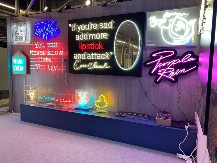 Trendy w neonach reklamowych na najbliższe lata