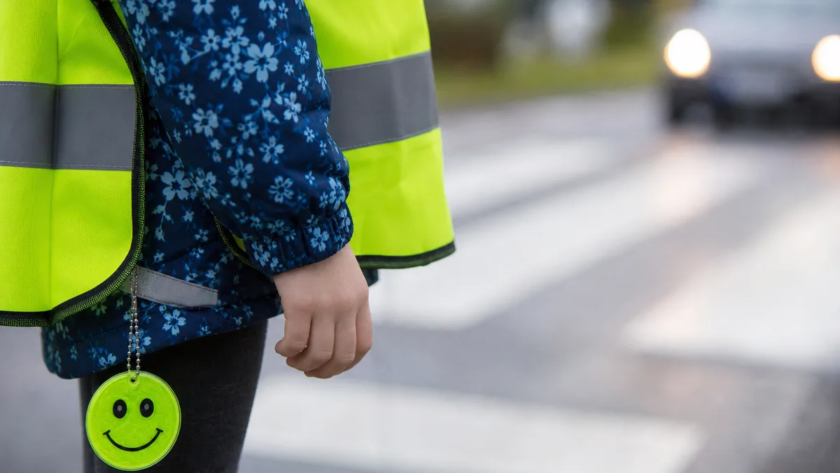 Policjant w Szkole Podstawowej nr 2 ostrzegał przed drogą i siecią