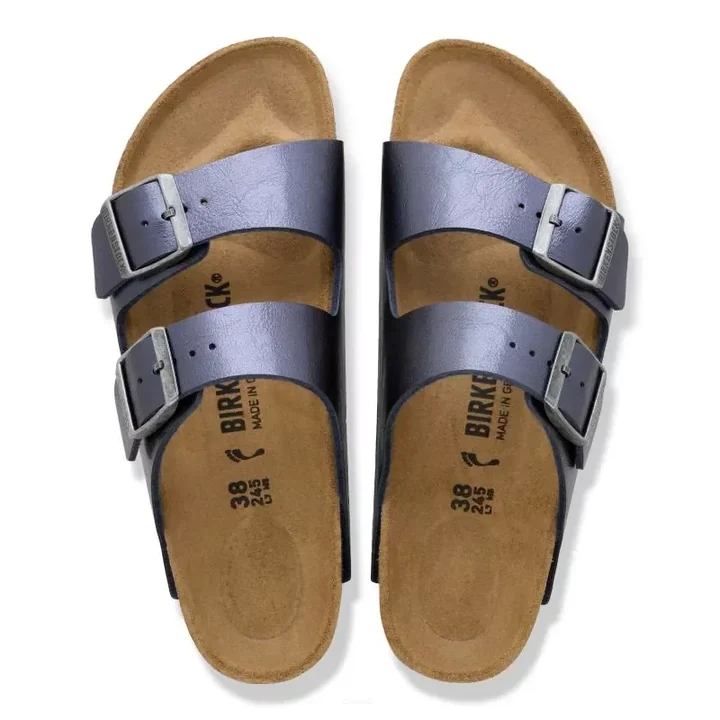 Klapki Birkenstock Arizona w przyciągającym uwagę, metalicznym odcieniu graceful midnight blue.