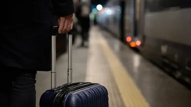 Nocne utrudnienia na WKD. Pasażerów czekają przesiadki i zmiany tras