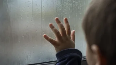 Dziecko lub pies w nagrzanym aucie. Policja ostrzega przed tragedią