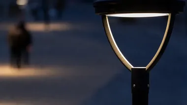 81 nowych opraw LED przy ulicy Królewskiej. Milanówek dostał 96 tys. zł