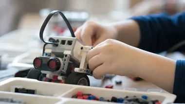 LEGO, roboty i gogle VR - biblioteka zaprasza dzieci do świata technologii.