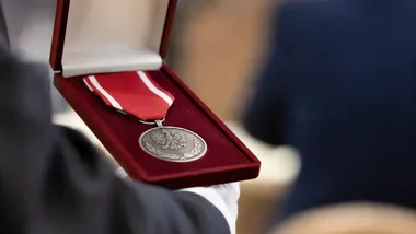 Sesja Rady Miasta w Podkowie Leśnej. Będą odznaczenia i Pióra Burmistrza