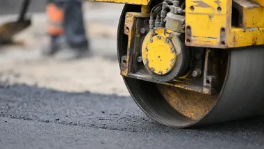 Roboty na całej szerokości Górnoleśnej. Kierowcy muszą usunąć auta