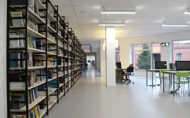 Angielski bez blokady w Grodzisku - biblioteka zaprasza młodzież na rozmowę