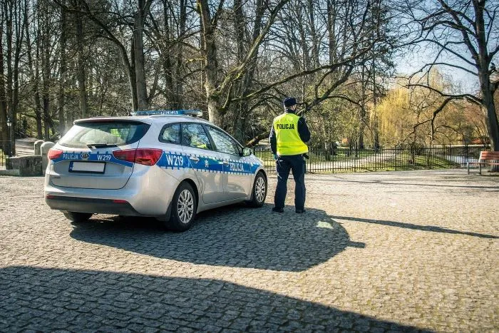 Policja zatrzymała dwóch mężczyzn podejrzanych o włamania do ciężarówek na autostradzie