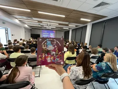 Komiks z Grodziska ostrzega przed siecią i stawia na ruch