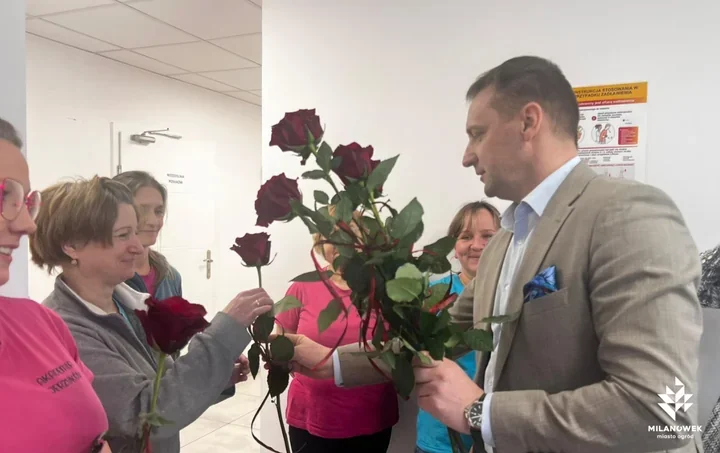 W Milanówku doceniono tych, którzy codziennie trzymają najmłodszych za rękę