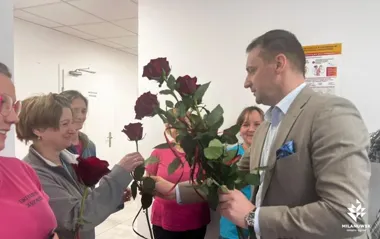 W Milanówku doceniono tych, którzy codziennie trzymają najmłodszych za rękę