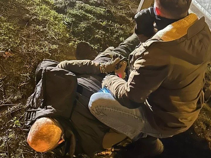 Pościg na S8 zakończył się odzyskaniem 16 telewizorów - trzech zatrzymano