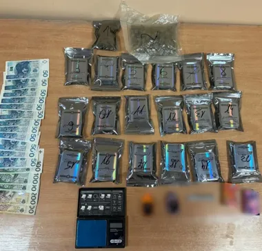 Transakcja narkotykowa pod obserwacją policji. Zabezpieczono ponad 160 gramów marihuany