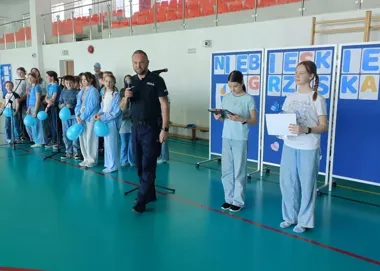 W Ojrzanowie policjanci zamienili profilaktykę w sportową lekcję