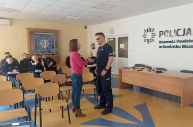 W grodziskiej komendzie sprawdzili, jak wygląda kontakt bez wzroku