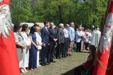 Msza w parku i kwiaty na Placu Wolności. Powiat uczcił Konstytucję 3 Maja